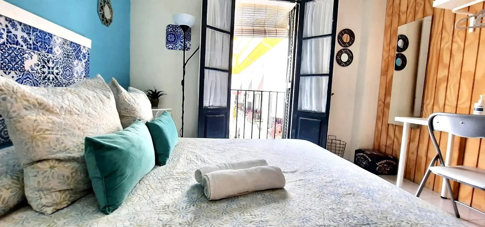 Budget And Cute Rooms With Balcony Sevilla Center Apartment