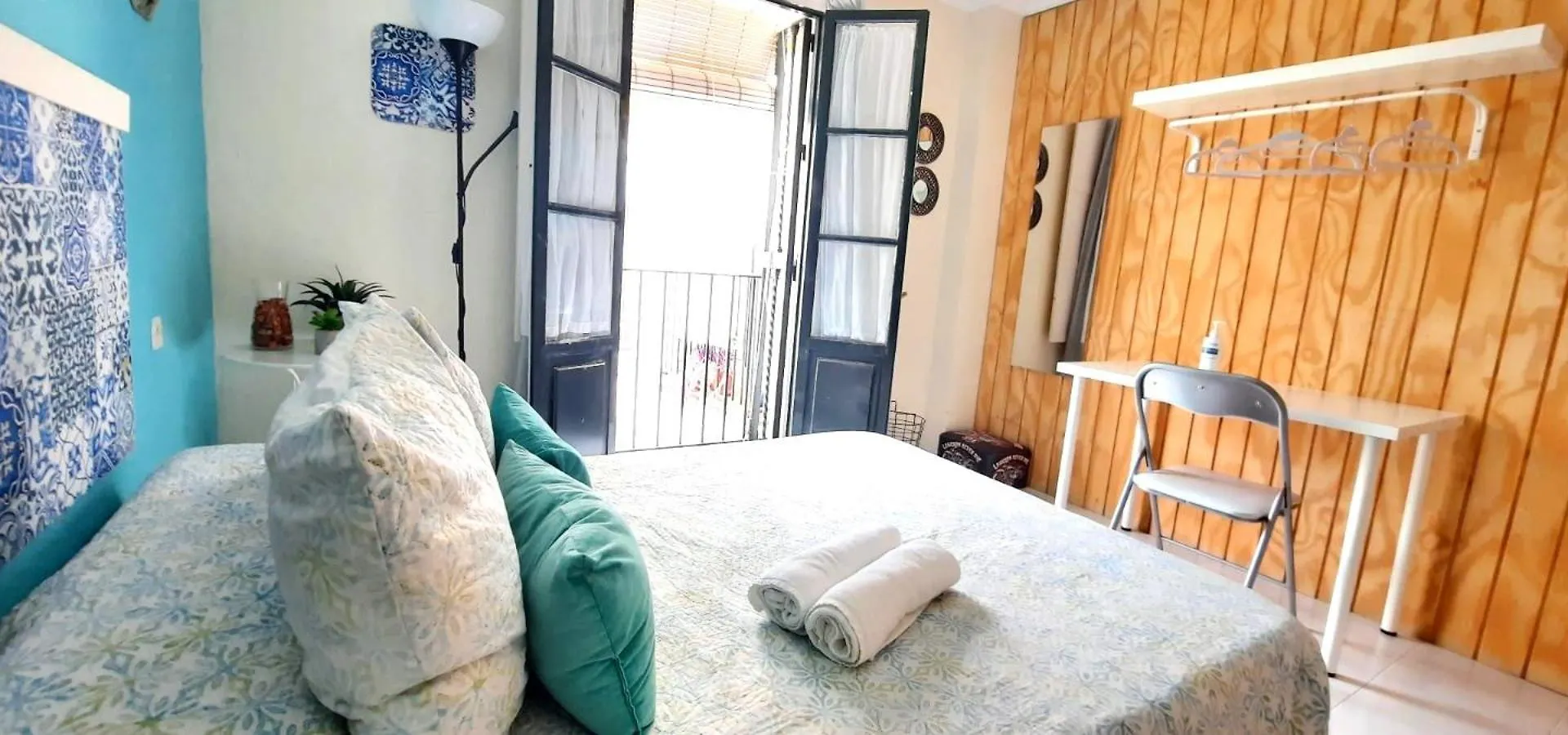 Apartment Budget And Cute Rooms With Balcony Sevilla Center Spain