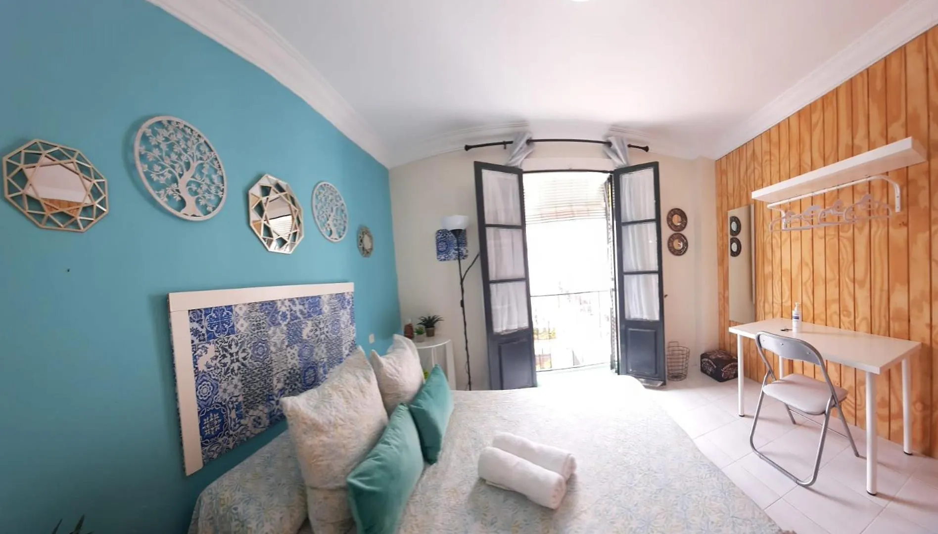 Budget And Cute Rooms With Balcony Sevilla Center Spain
