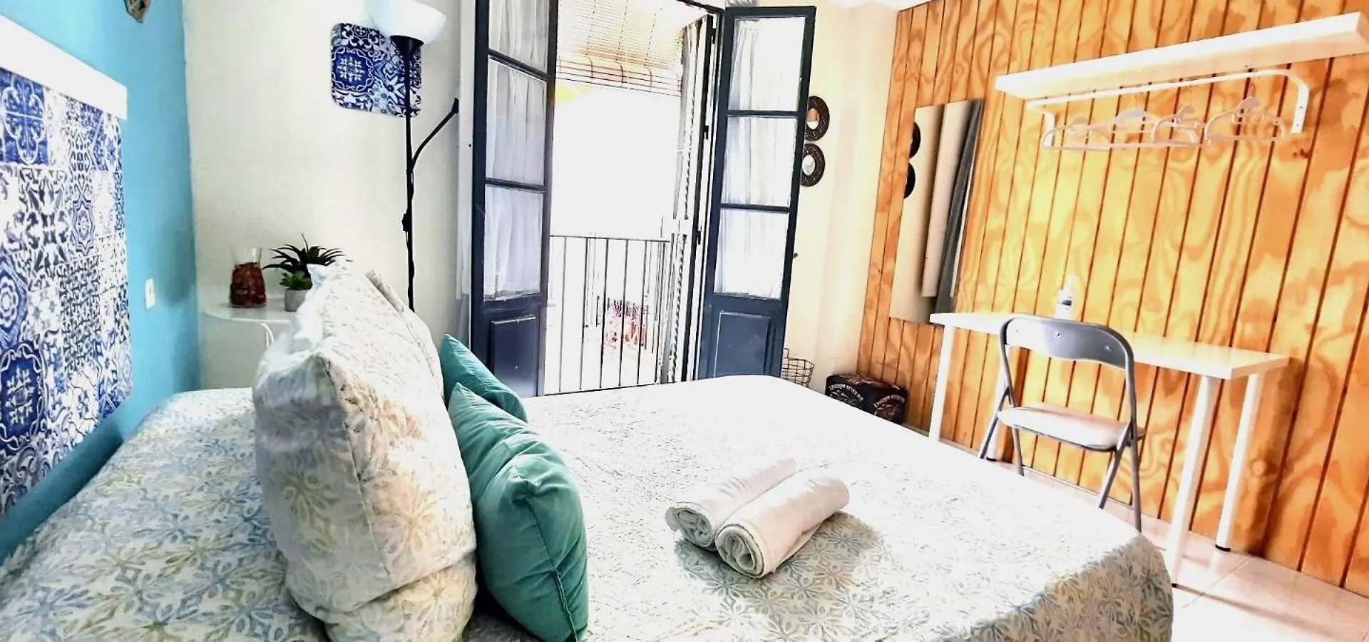 Budget And Cute Rooms With Balcony Sevilla Center Apartment