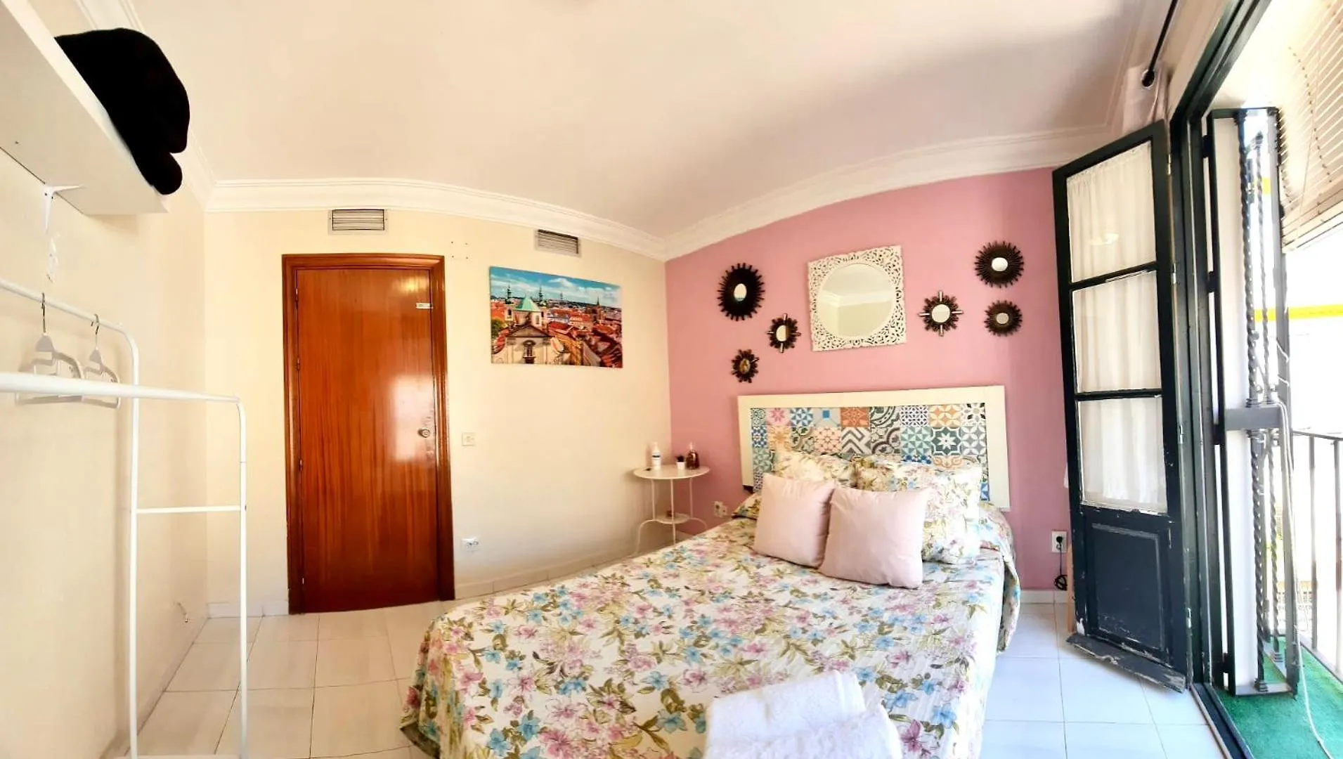 Apartment Budget And Cute Rooms With Balcony Sevilla Center Spain