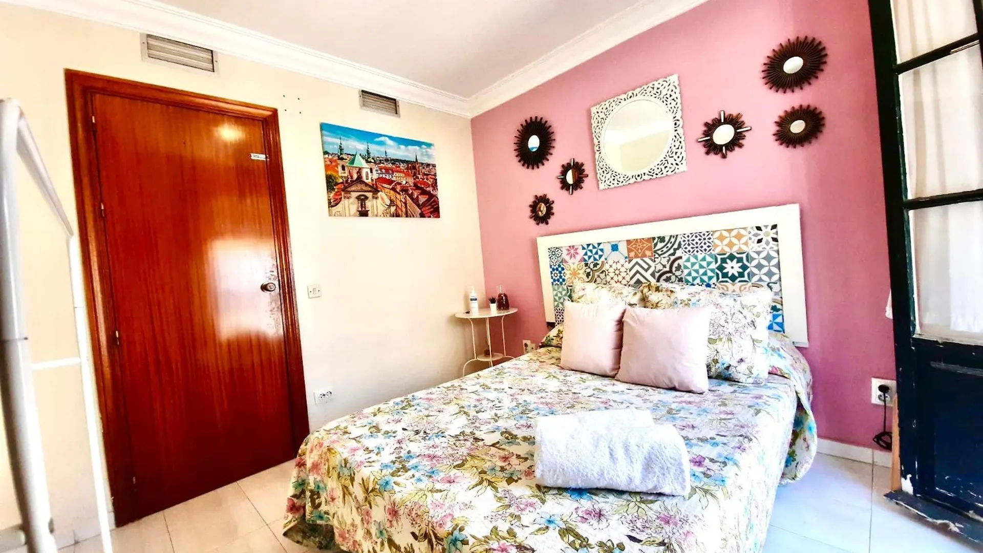 Budget And Cute Rooms With Balcony Sevilla Center 0*, Seville Spain