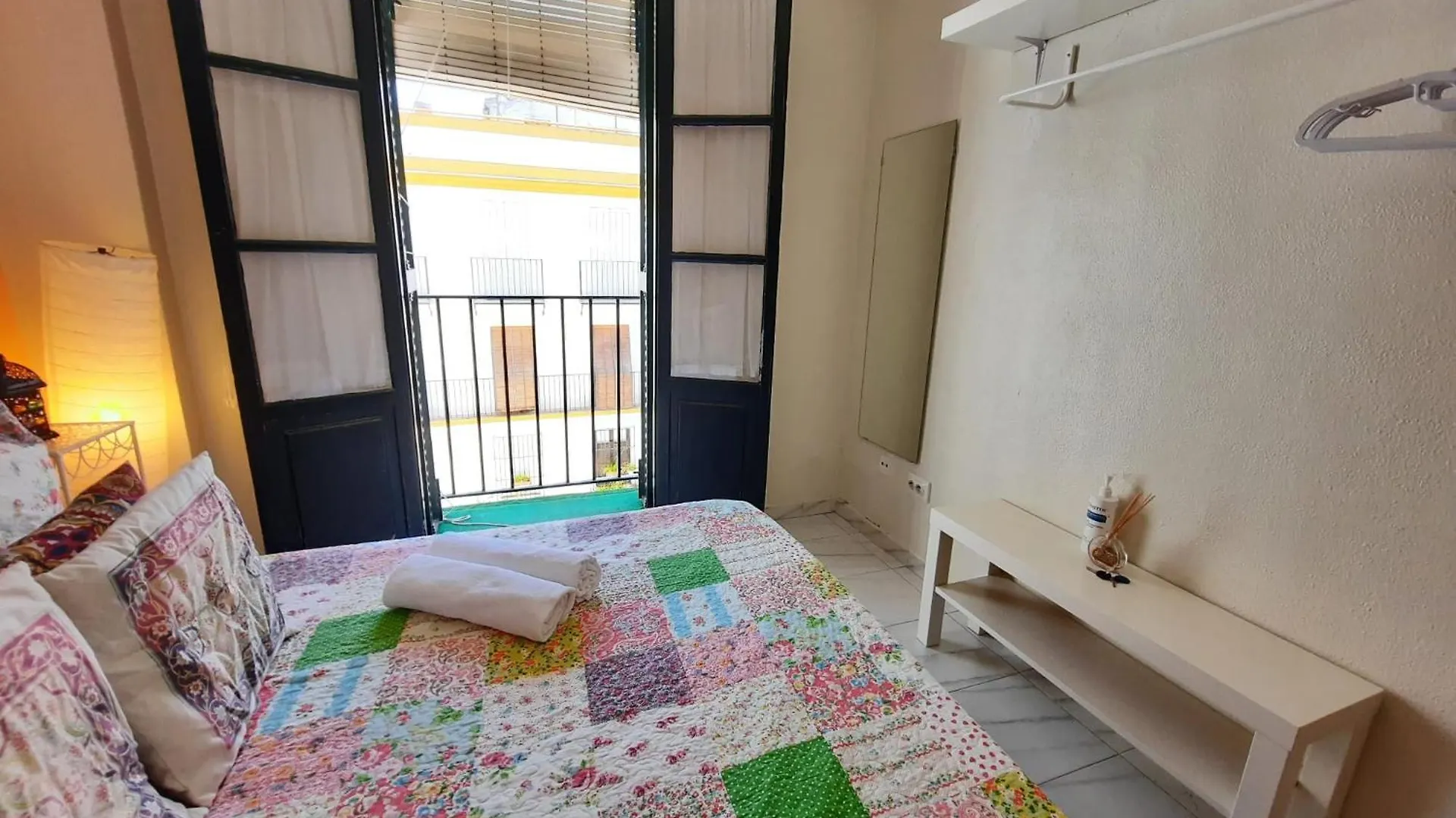 Apartment Budget And Cute Rooms With Balcony Sevilla Center