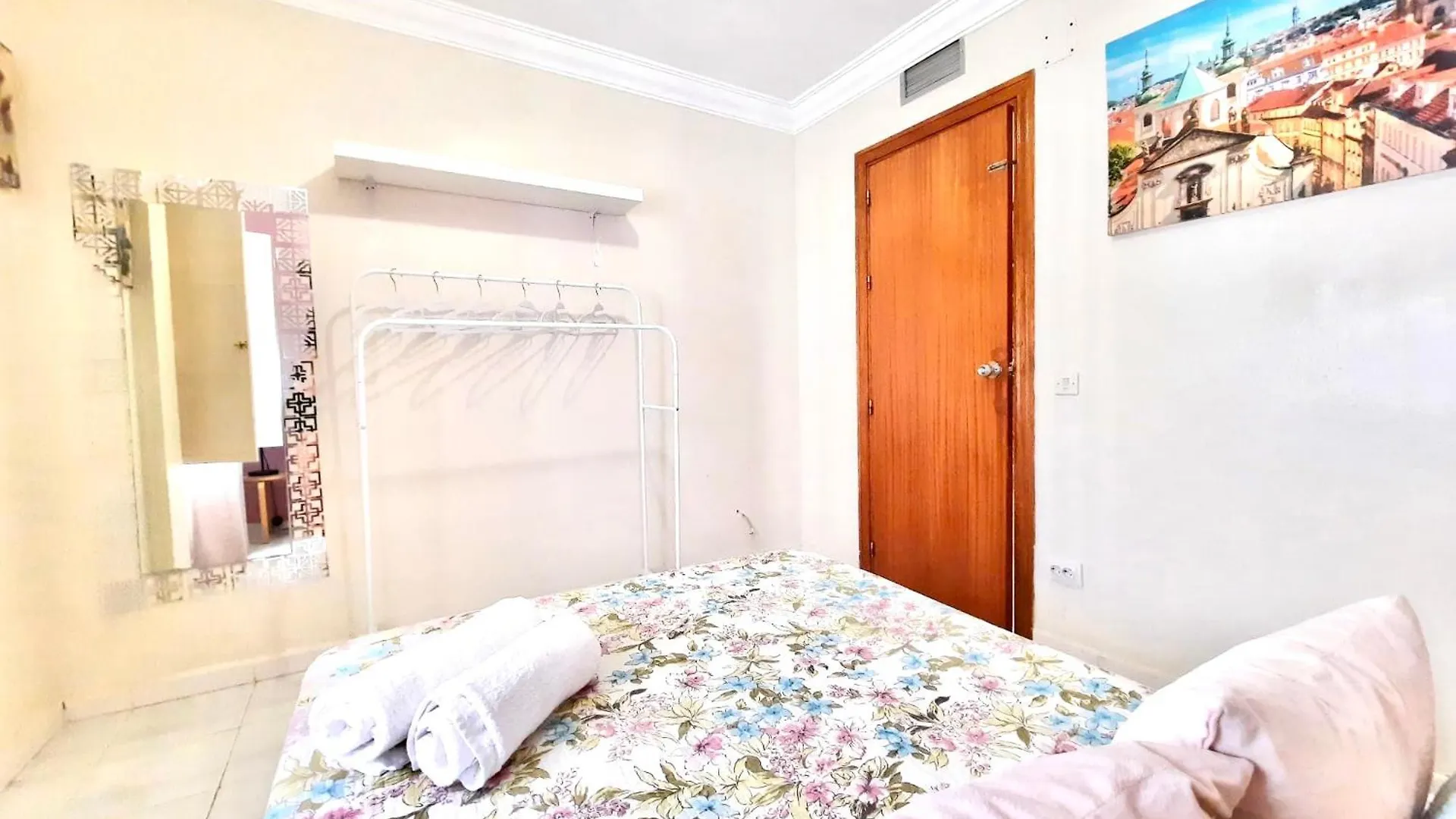 Apartment Budget And Cute Rooms With Balcony Sevilla Center