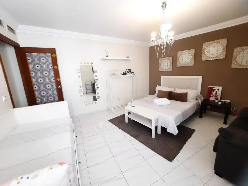 Budget And Cute Rooms With Balcony Sevilla Center Daire