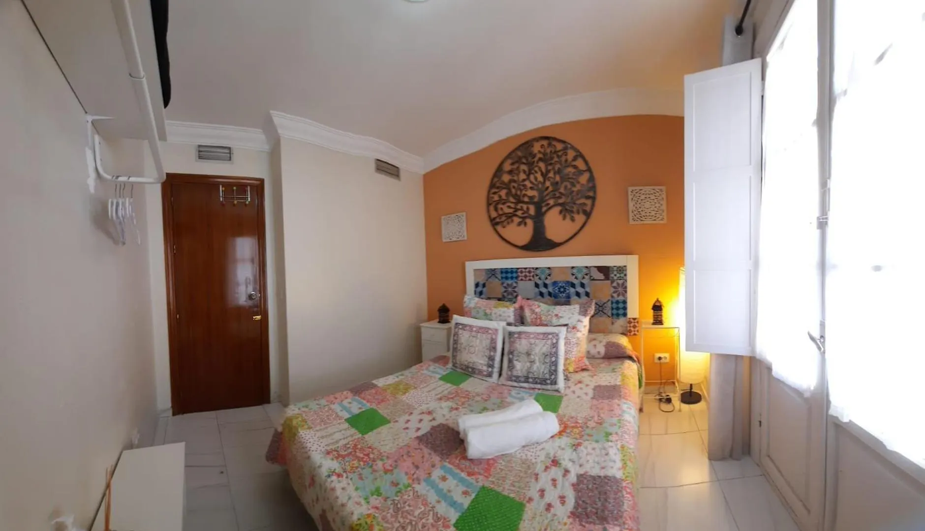 Budget And Cute Rooms With Balcony Sevilla Center İspanya