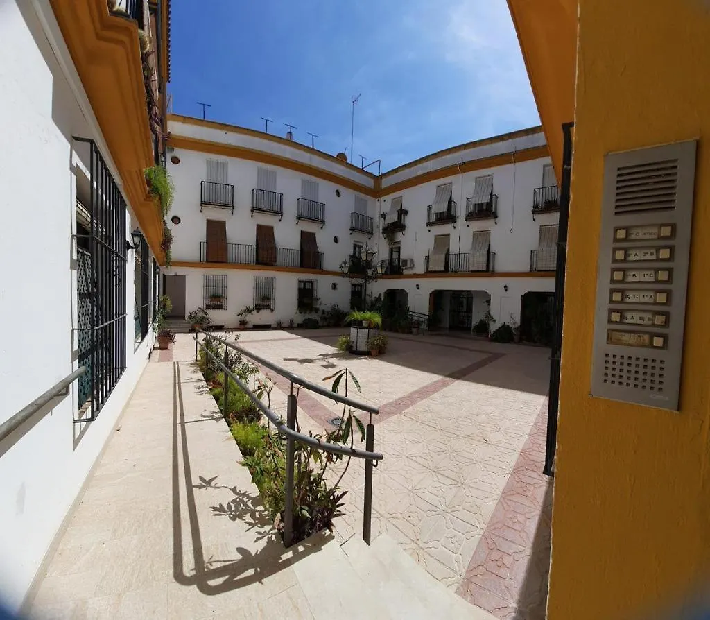 Budget And Cute Rooms With Balcony Sevilla Center 0*, Sewilla