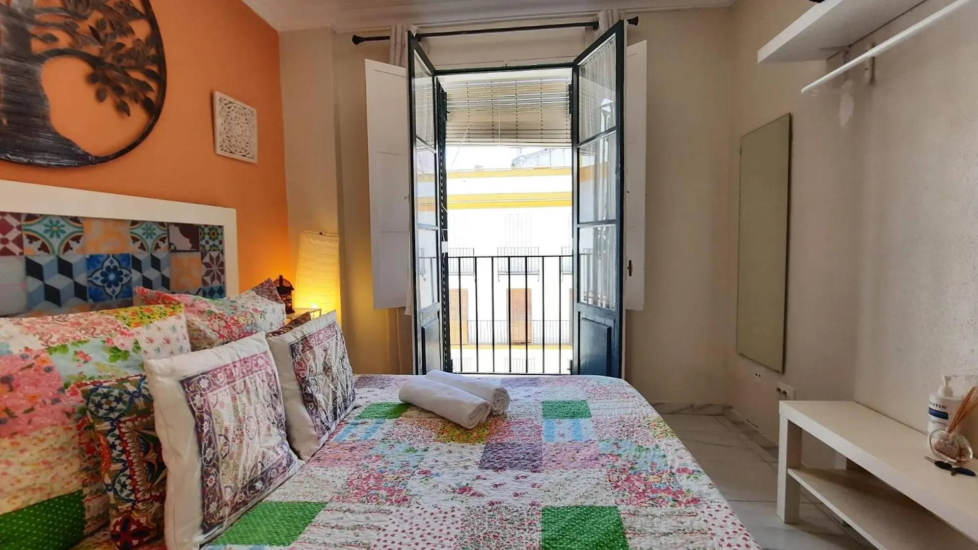 Budget And Cute Rooms With Balcony Sevilla Center